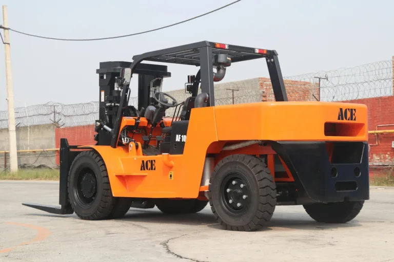 Forklift kuat dengan kapasitas angkat tinggi, desain tahan lama ideal untuk kebutuhan industri berat